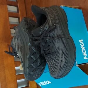 Brand New still in box Hoka Clifton 9, Black, Size 5